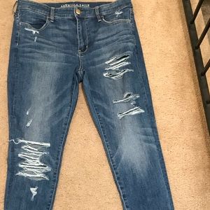 American Eagle Outfitters Distressed Jeans (short)
